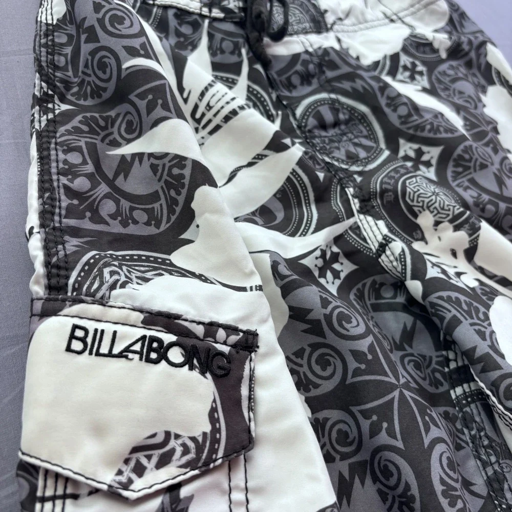 Billabong Mens Board Shorts Size 32 Black White Hibiscus Floral Tribal Y2K Vtg